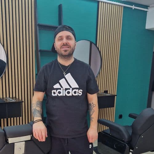 Atelierul de tuns Florilor