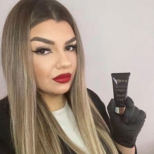 Cătălina Voivozeanu(Nails Expert)