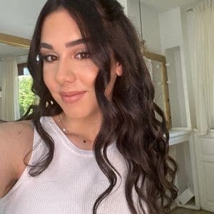 Izabela Junior nails expert